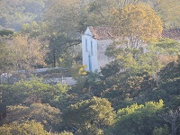 Igreja de Santa Bárbara vista do Morro das Lajes